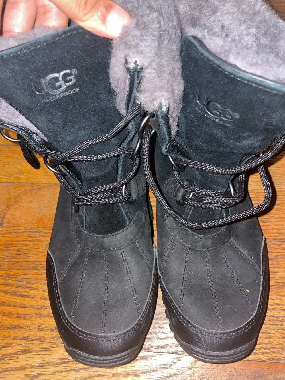 UGG Ostrander Waterproof Boots Size 8 Black Leather Shearling